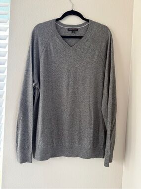 Banana Republic Men's Heather Gray V-Neck Sweater